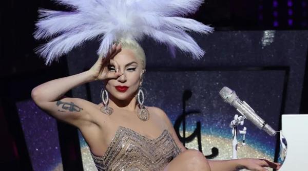 Lady Gaga在2024年奥运会开幕式上的表演让粉丝们大吃一惊