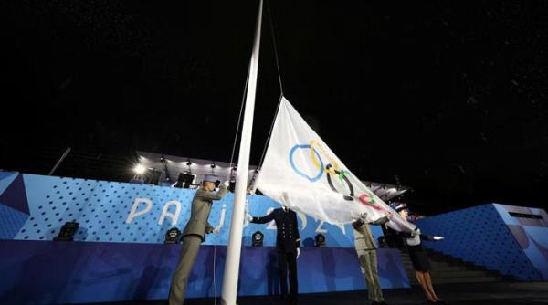 奥运会会旗在开幕式上倒挂
